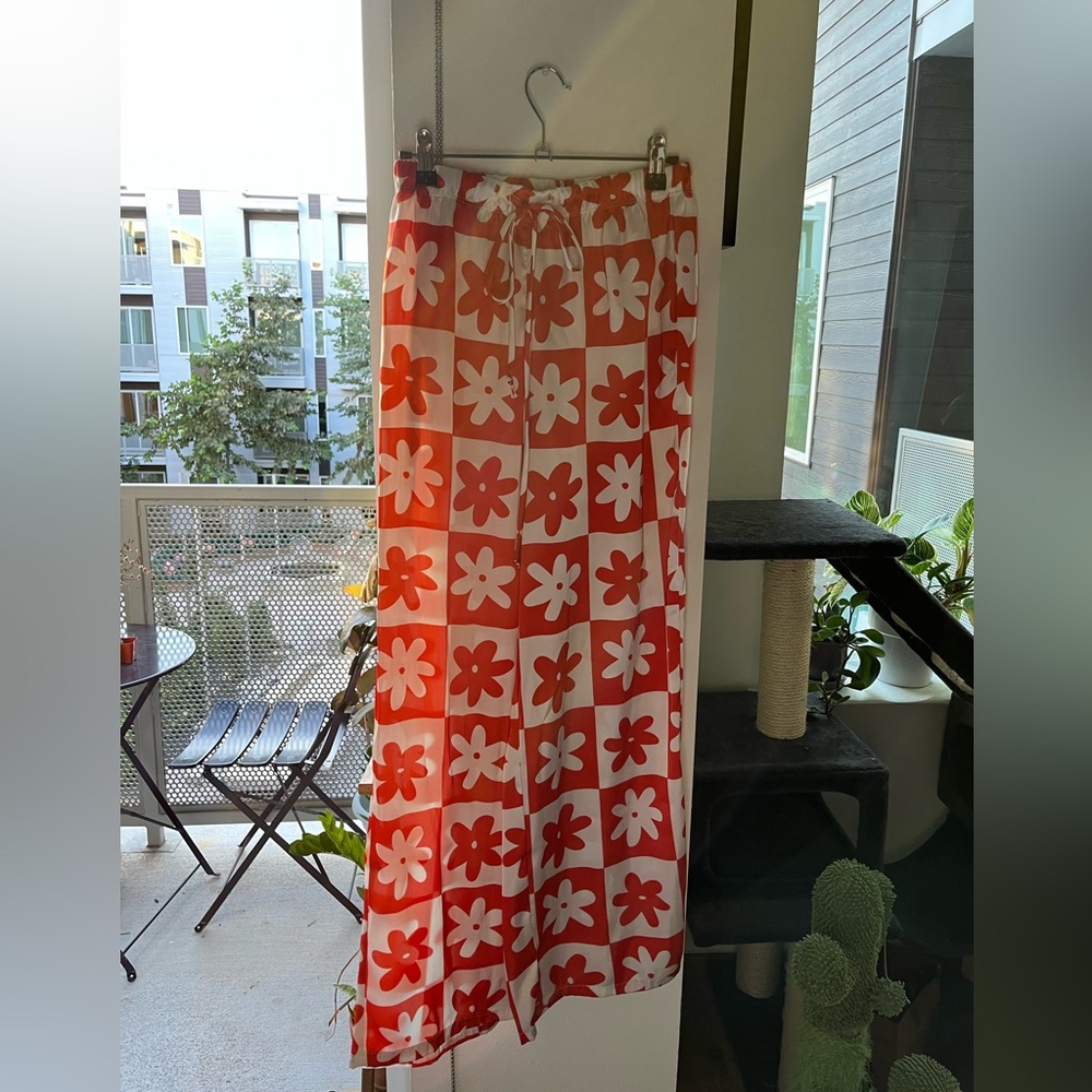 Lisa says gah floral pants